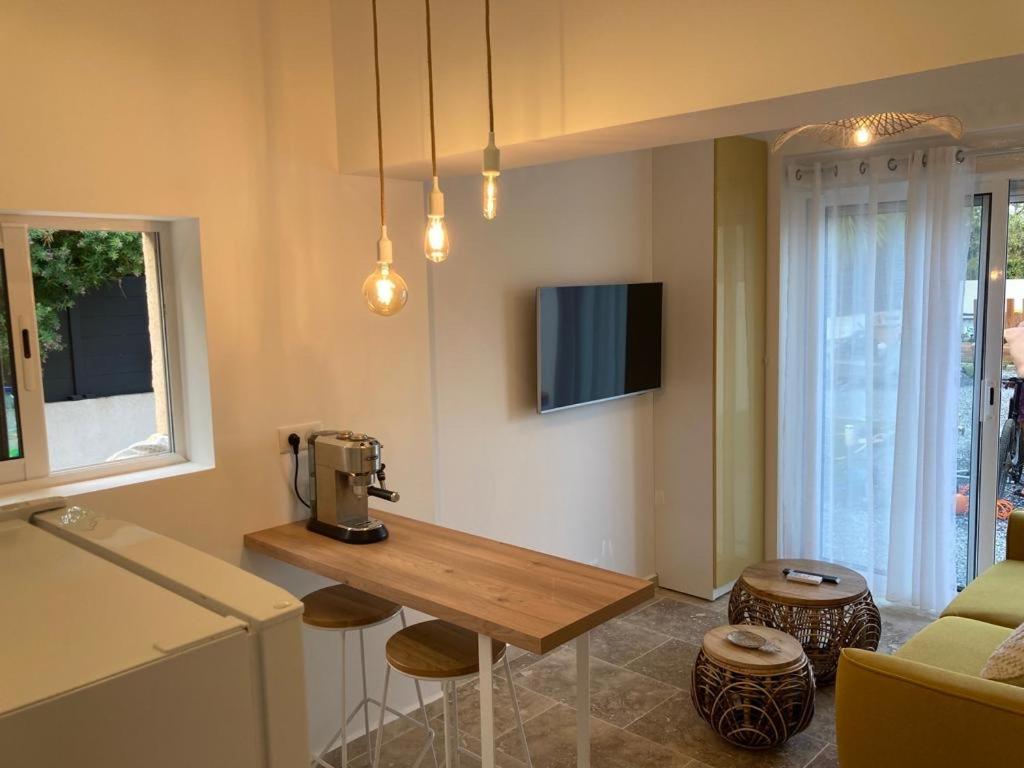 Charmant Studio Dans Villa - Parking - Jardin La Seyne-sur-Mer Kültér fotó